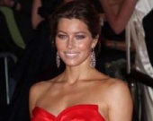 Джессика Бил жалеет, что бросила колледж