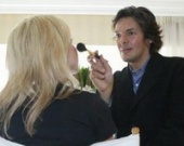 Умер легендарный визажист