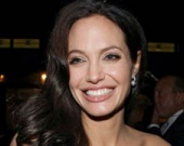 Джоли борется с морщинами