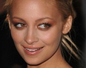 Николь Ричи увлечена материнством