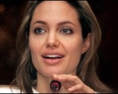 Анджелина Джоли призывает россиян