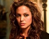 Джоли обвинили в антиамериканизме