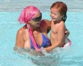 Тара Рэйд показывала грудь детям