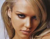 Джесика Альба в просвечивающем купальнике (ФОТОРЕПОРТАЖ)