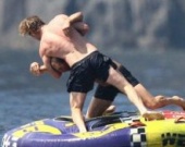 Оуэн Уилсон отдыхает с Вуди Харрельсоном