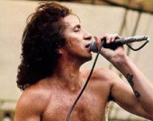 О покойном вокалисте AC/DC снимут фильм