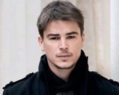 Джош Хартнетт станет путешественником во времени