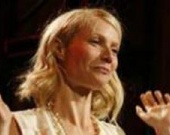 Гвинет Пэлтроу придется отказаться от декольте