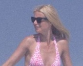 Солнечные ванны для Гвинет и детей