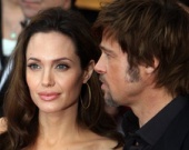Таблоид поженил Джоли и Питта