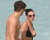 Деми Мур и Эштон Катчер на Багамах