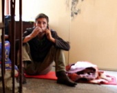 Панин поселился на полу в подъезде