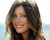 Джессика Бил боится нищеты