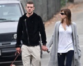 Новая прическа Джессики Бил