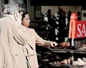 Ханга обувается на распродажах