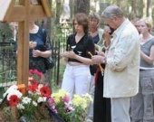 Могилу известного артиста осквернили вандалы