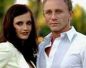 Девушке Бонда велели пить пиво