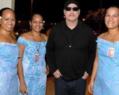 Джон Траволта отдыхает один на Таити