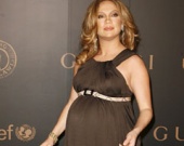 Лопес хвастается животом