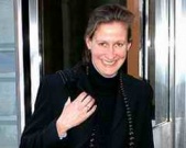 Жену Стинга обвиняют в...