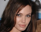 Джоли хочет оставить войска в Ираке