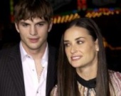 Эштона Катчера обвинили в измене