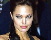 Анджелина Джоли поможет беженцам