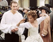 Сиенна Миллер спит в пижаме Хита Леджера