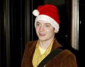 Селебрити примеряют колпак Санты