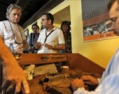 Майкл Дуглас совершил неожиданный визит на Кубу