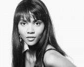 Холли Берри отблагодарила любовника "Мерседесом"