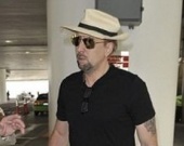 Николас Кейдж сгрузил всё на жену