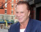 Микки Рурк сломал руку