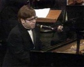 Элтону Джону запретили петь в Тринидад и Тобаго