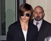 Зак Эфрон не пользуется социальными сетями