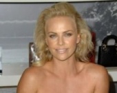 Шарлиз Терон сыграет "Женщину-кошку"