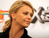 Шарлиз Терон отправится в турпоход