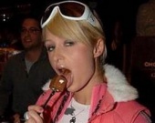 Хилтон меняет партнеров как перчатки