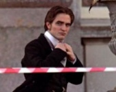 Роберт Паттинсон на съемках фильма "Милый друг"