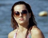 Новое тату Мины Сувари