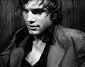 У Катчера роман со старшей женщиной