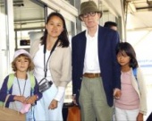 Вуди Аллен путешествует с детьми