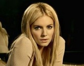 Сиенна Миллер беспокоится о своей фигуре