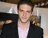 Крюков изменяет жене