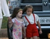 Сури нашла себе подружку