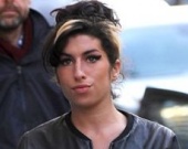 Эми Вайнхаус хочет вечеринку с Робертом Паттинсоном