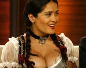 У Сальмы Хайек выпала грудь