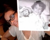 Деми Мур собирает игрушечных обезьян