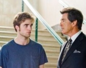 Пирс Броснан дает уроки общения Роберту Паттинсону