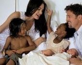 Джоли и Питт запустят свою линию одежды